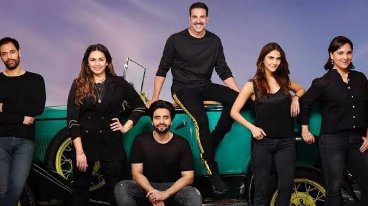 Akshay Kumar and Bell Bottom Team