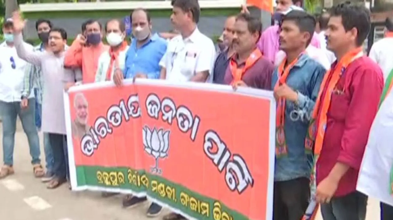 BJP Protest Over Non-Veg Feast At Ramalingam Park