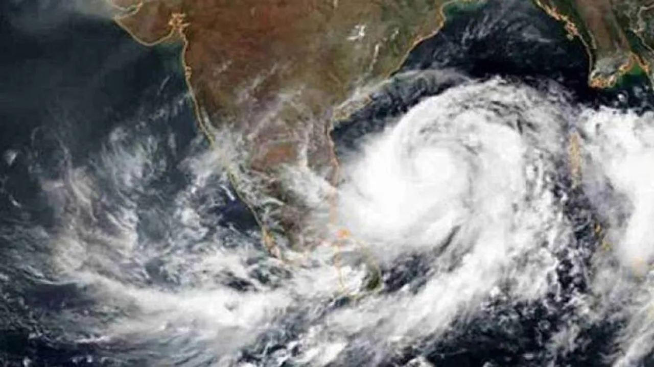 2 cyclonic systems In BOB in Mid-Oct