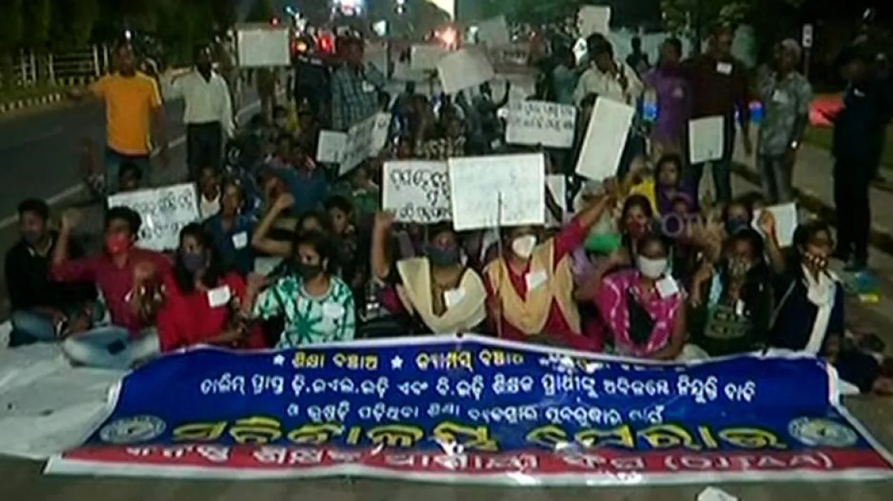 Junior Teacher Aspirants Launch All-Night Dharna In Bhubaneswar