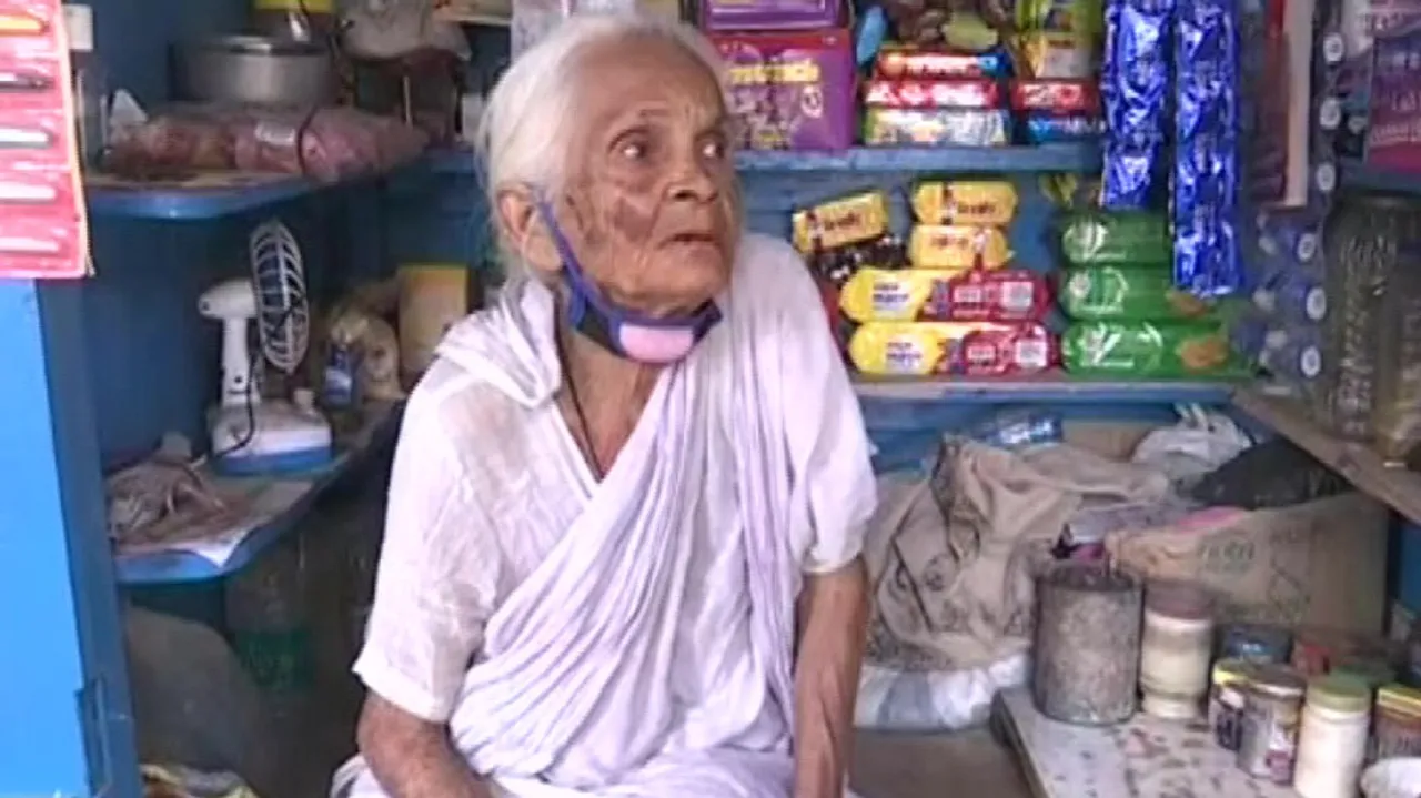 93-Year- Old Harapriya Sells Paan To Make Ends Meet