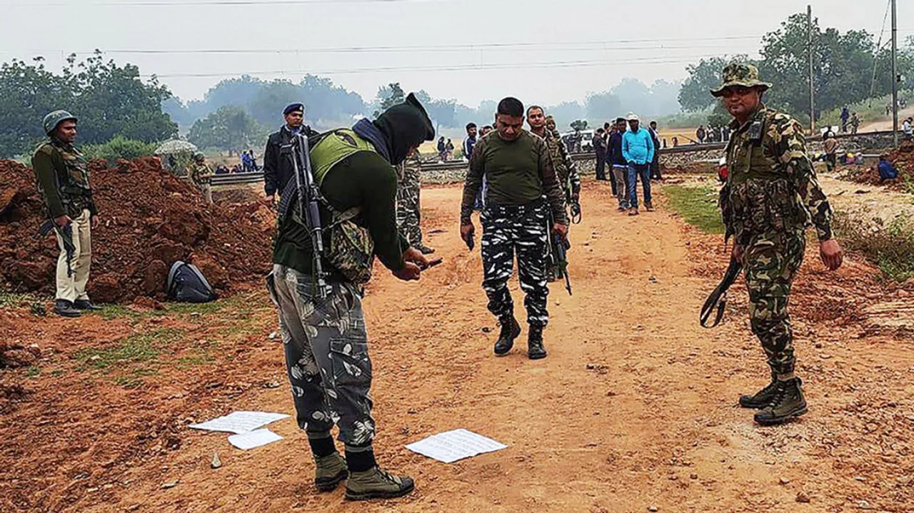 Security-Forces-and-South-Eastern-Railway-(SER)-Officials-Investigating-the-Spot