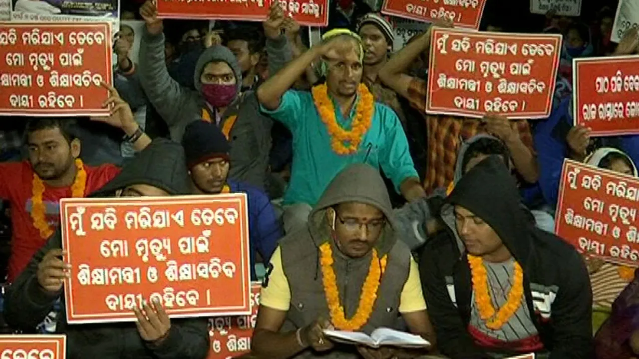 Aspiring Sanskrit Teachers Brave Winter Chill To Protest On Bhubaneswar Street