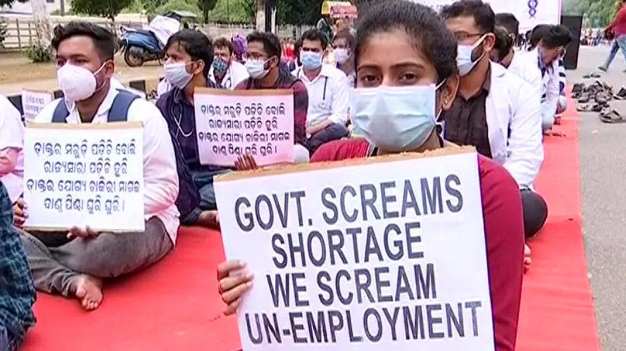  MBBS Graduates Stage Dharna In Bhubaneswar Demanding Jobs