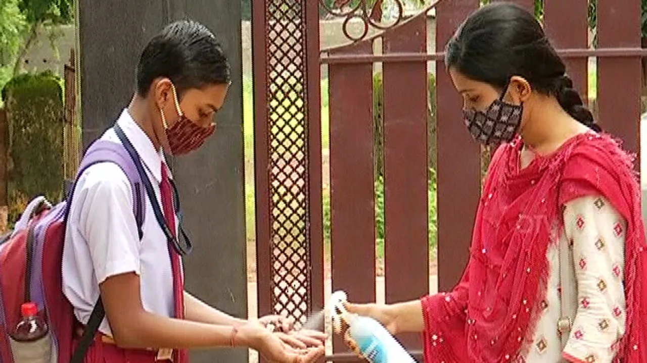 School Attendance On The Wane In Odisha; Omicron Fear Held Responsible