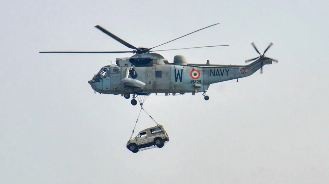 Indian Navy personnel demonstrate their skill on the occasion the President Ram Nath Kovinds visit