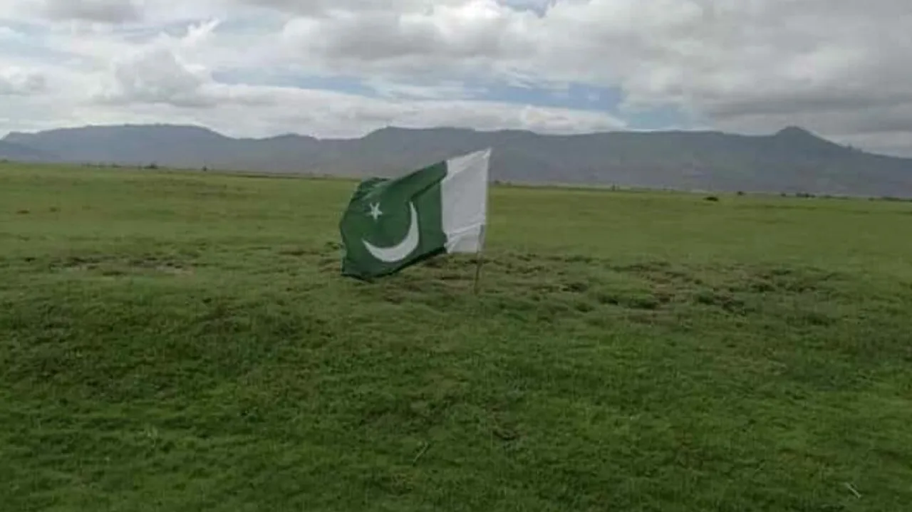 Survey Says Pakistanis Are Less Hopeful About 2022