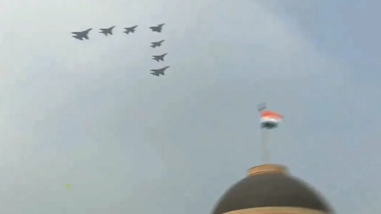 Spectacular Flypast By 75 Aircraft At Rajpath Leaves People Stunned