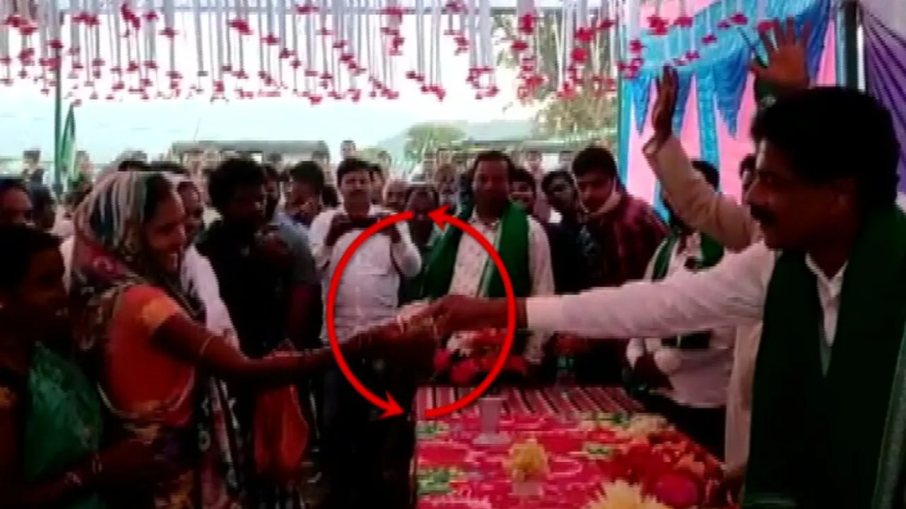 Odisha Panchayat Polls: Video Clip Of BJD Leaders 'Giving Cash' Goes Viral, Opposition Takes A Dig