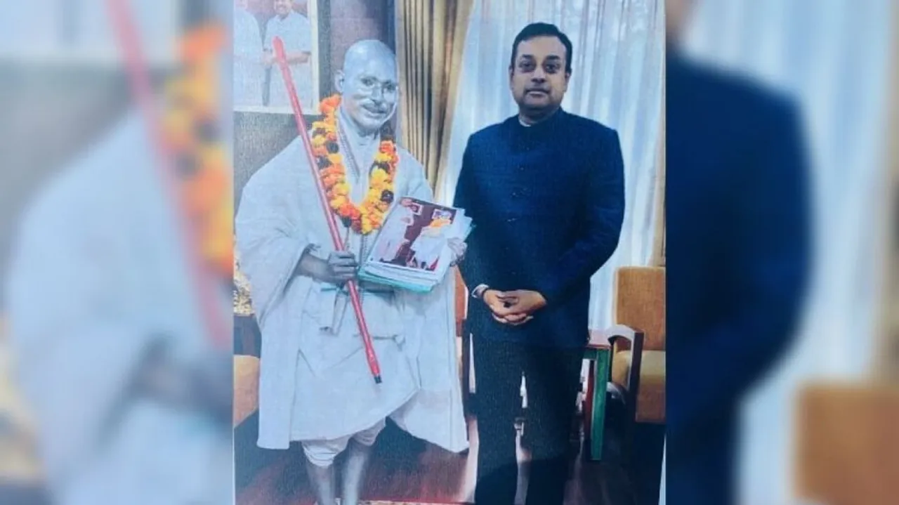 UP Assembly Elections: Inspired By PM Modi, Odisha Man Campaigns For BJP As 'Mahatma Gandhi'