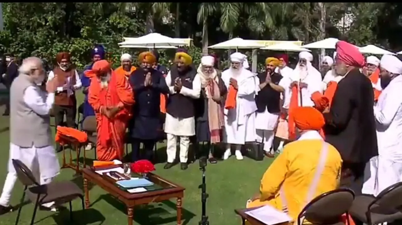 PM Modi Hosts Prominent Sikhs From Across The County At His Official Residence
