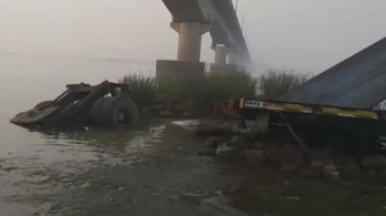 1 Killed, 1 Critical As Trailer Falls Of Bridge In Odisha's Kamakhyanagar