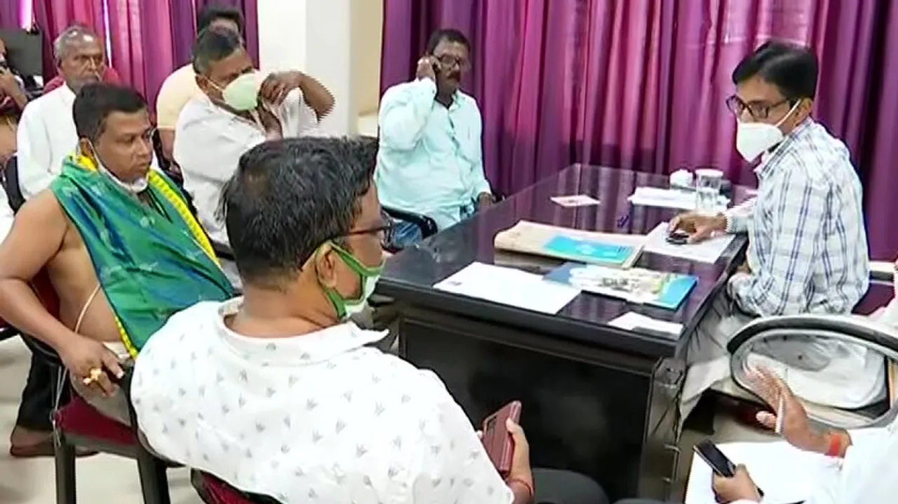 Maha Shivratri:  ‘Mahadeep’ At Lingaraj Temple To Be Raised At 10 PM, Servitors Agree To Cooperate 