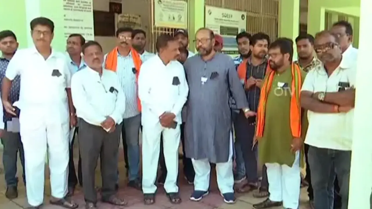 BJP Leaders At Berhampur Sub-Collector's Office