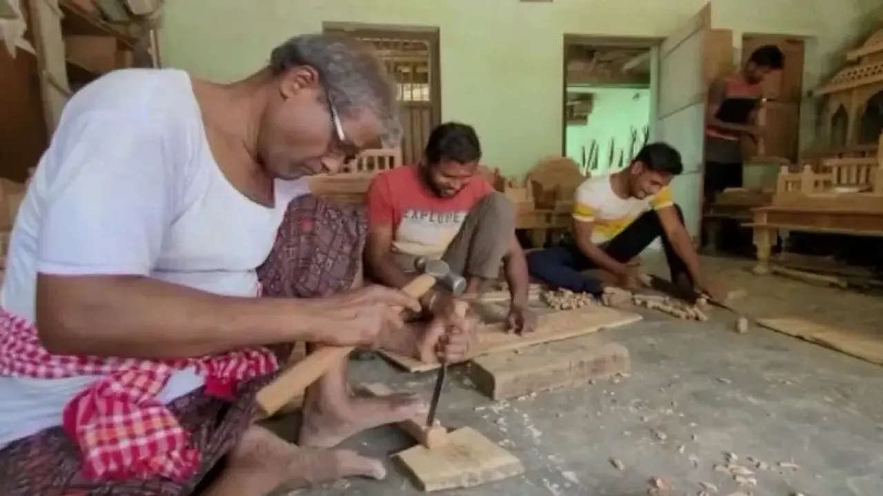 Dola Purnima, A Reason For This Puri Artisan Family To Keep Tradition Alive 