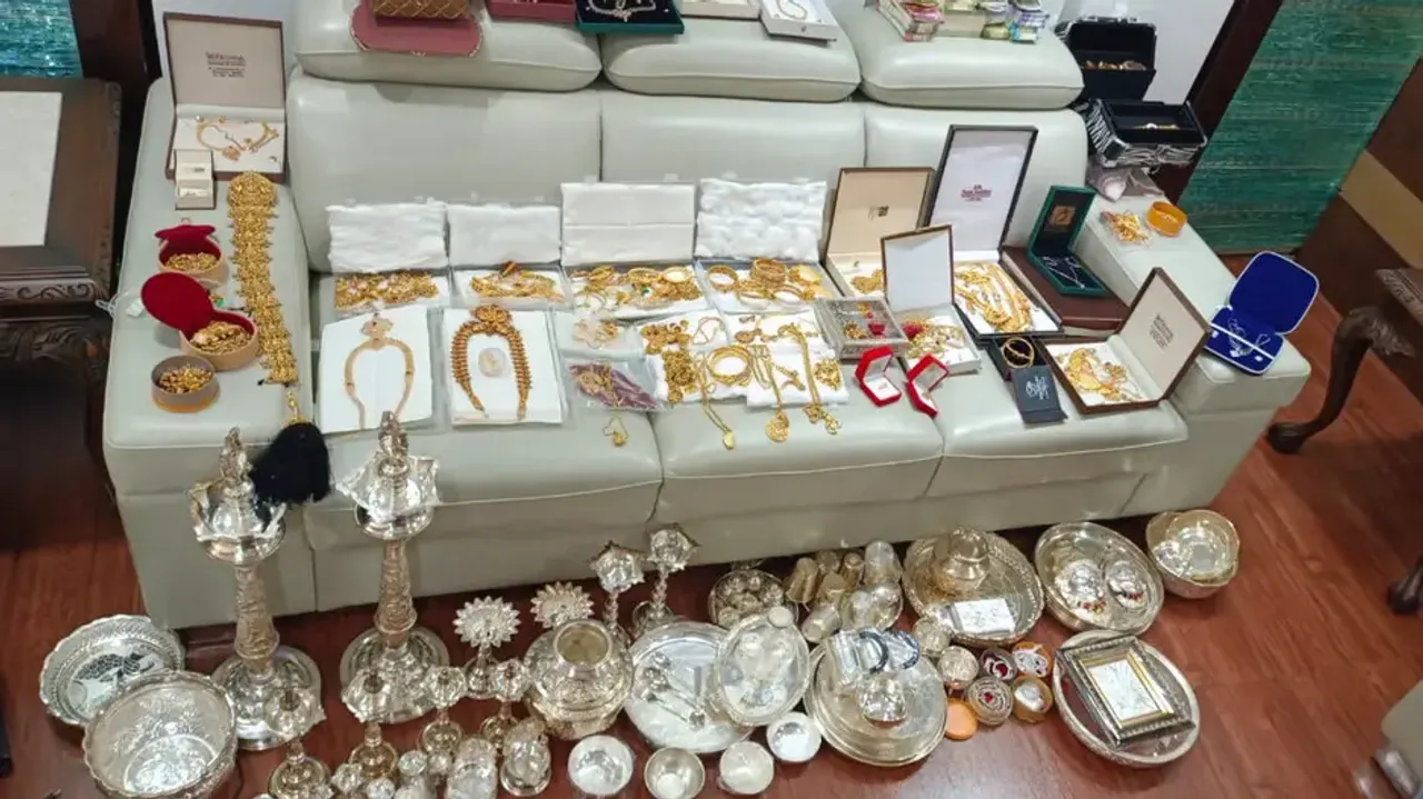 K'taka ACB Swoops Down On Touts; Swanky Homes, Designer Collections Among Finds