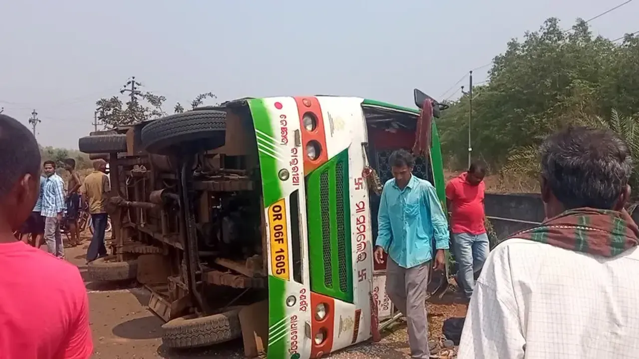 20 Passengers Hurt As ‘Overcrowded’ Bus Overturns In Dhenkanal 