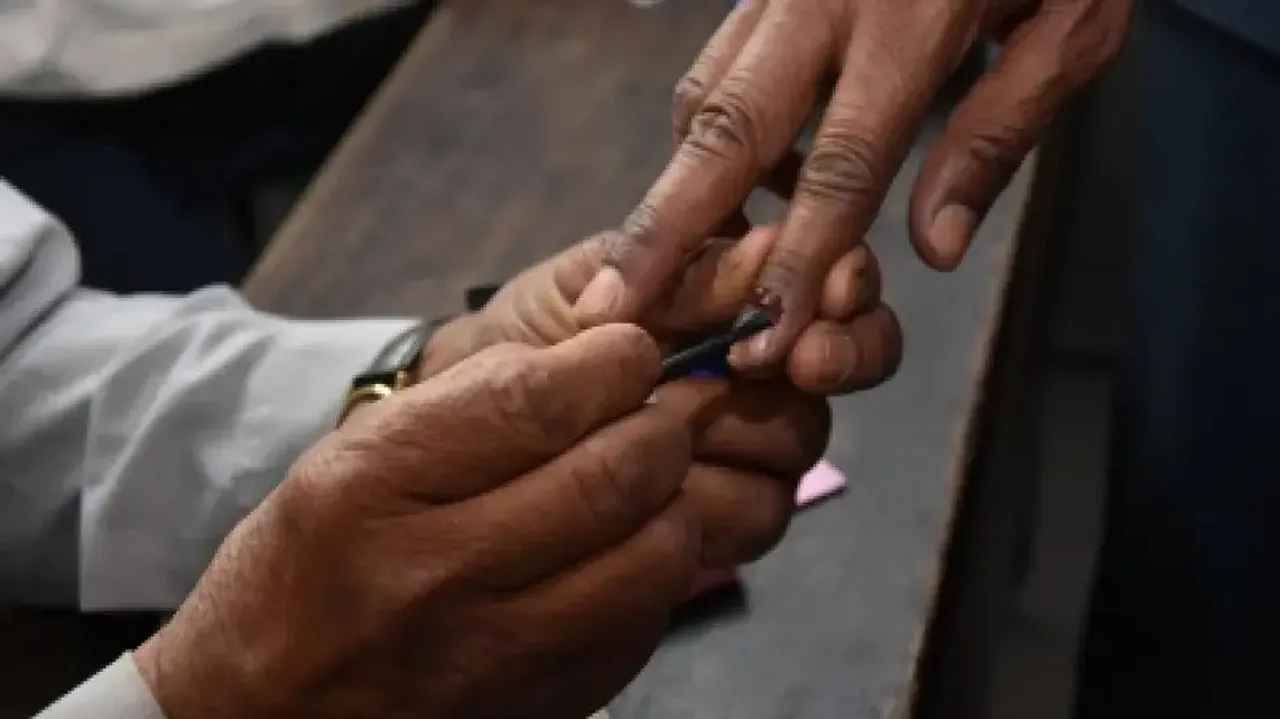 Bengal by-polls: Over 52 pc voting till 5 pm; minor incidents of violence in Asansol