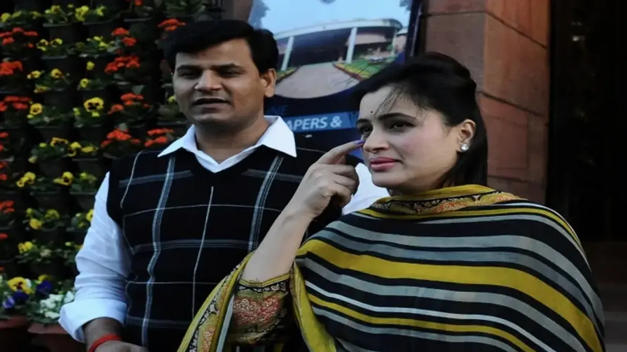 MP Navneet Rana, her MLA husband Ravi Rana arrested by Mumbai police over Hanuman Chalisa dare