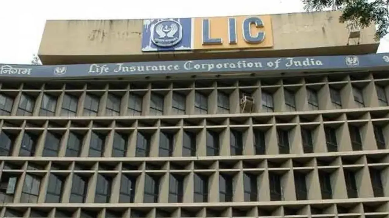 Govt cuts LIC IPO size to 3.5%, issue to hit markets in May 1st week