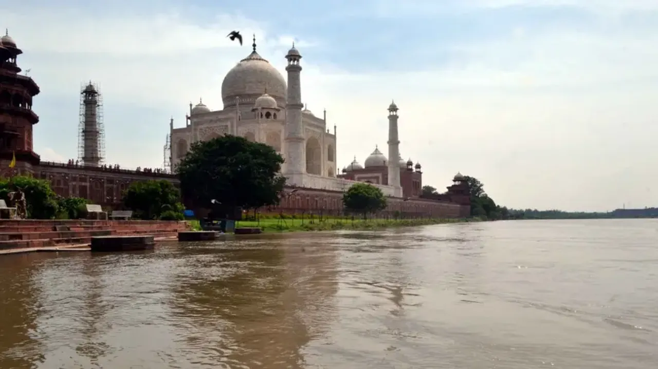 Decks cleared for rubber check dam on Yamuna downstream of Taj Mahal
