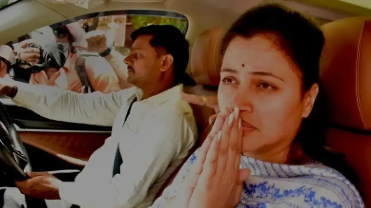 Out of jail on bail, Navneet Kaur-Rana rushed to hospital