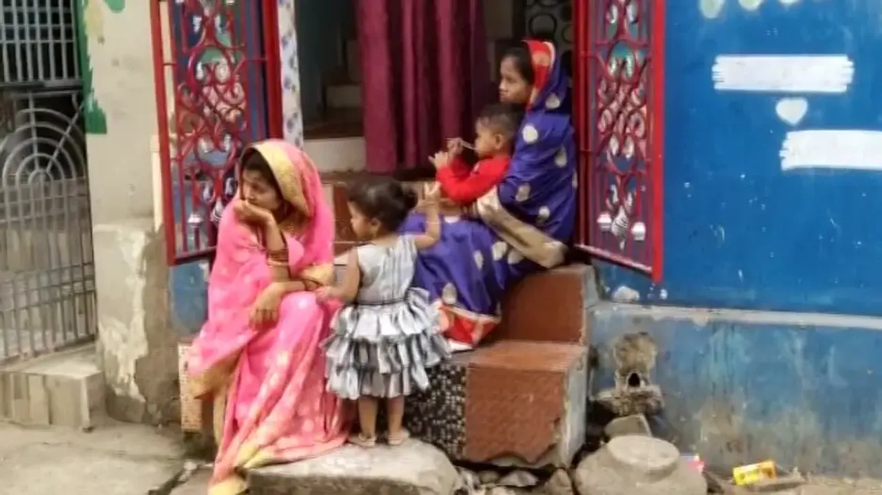 Sister duo stages dharna outside in-laws' house in Berhampur