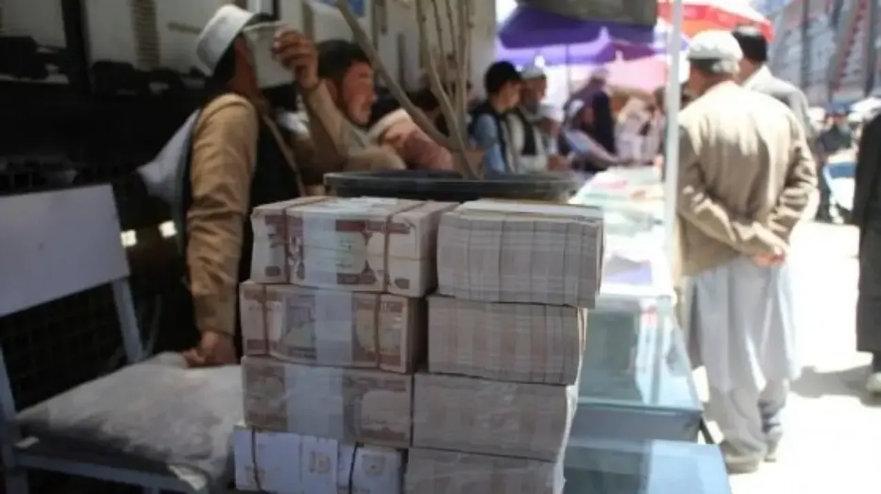 Afghan central bank injects more money to stabilise local currency
