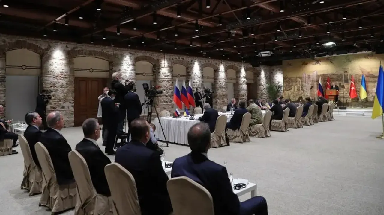 Russia, Ukraine say their peace talks on hold