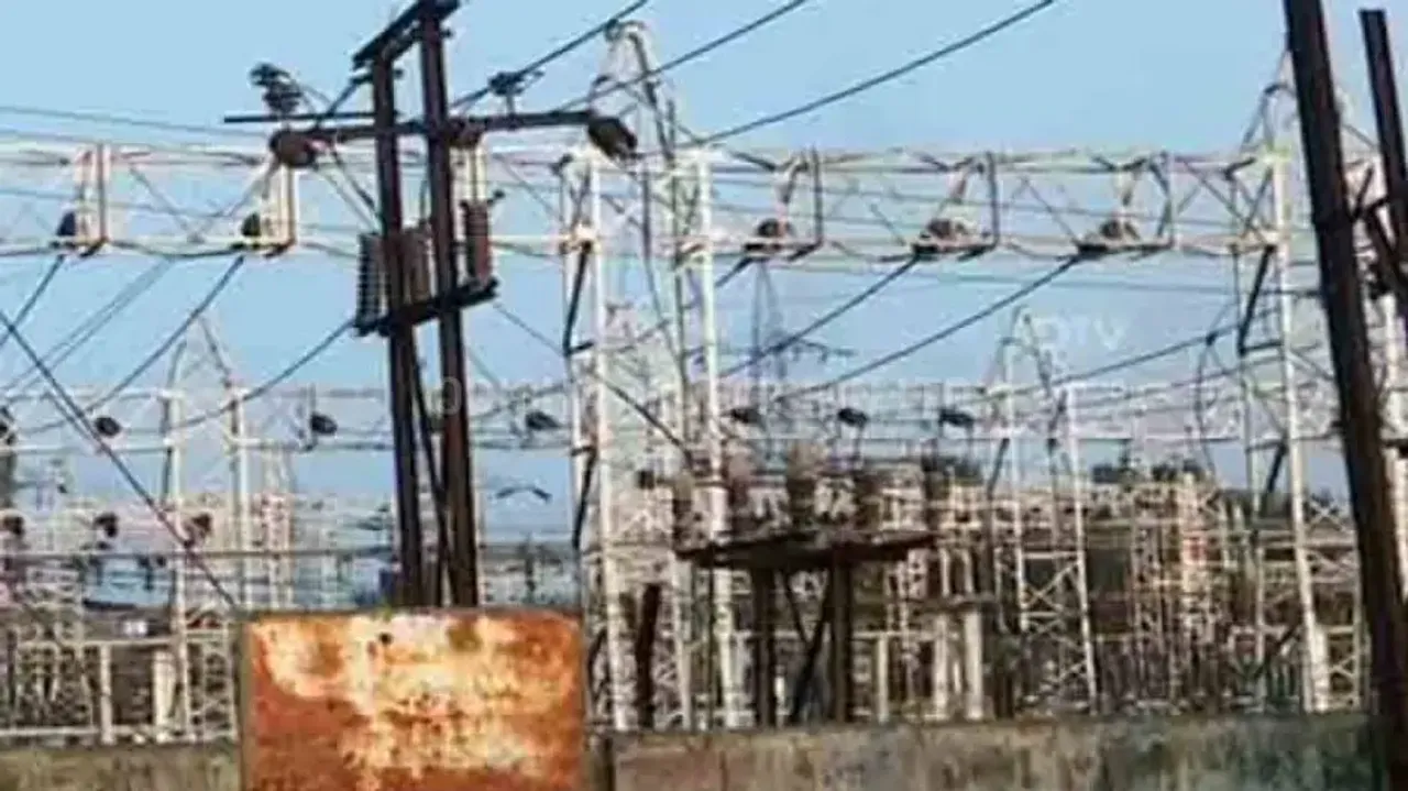 Odisha govt asks DISCOMs to reduce power outages