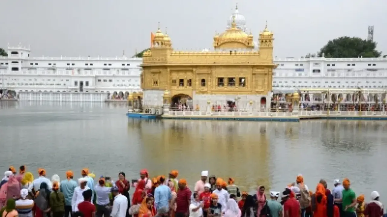 Remove harmonium from Golden Temple, says Akal Takht