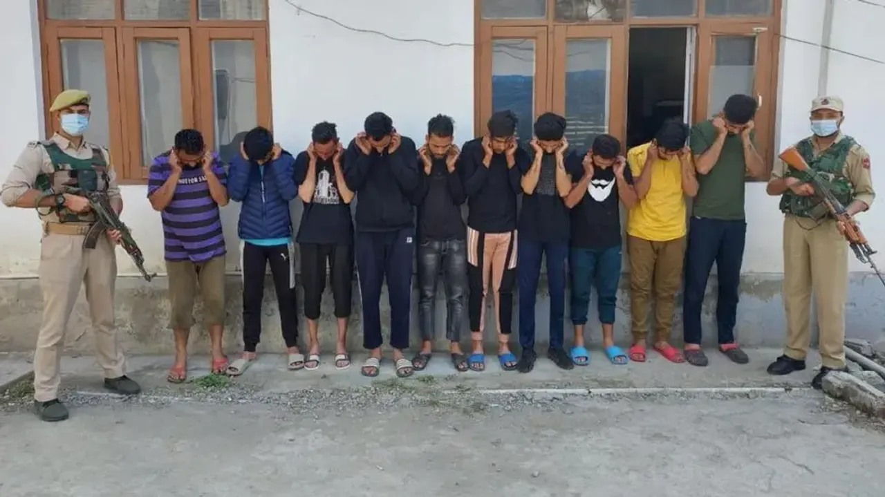 10 held for sloganeering, stone pelting outside Yasin Malik's house in Kashmir