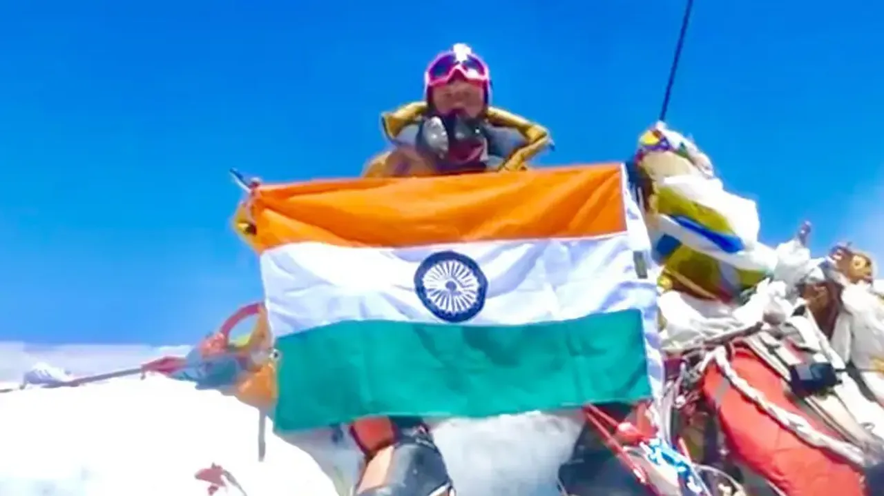 IAF officer dedicates Everest climb to unsung freedom fighters