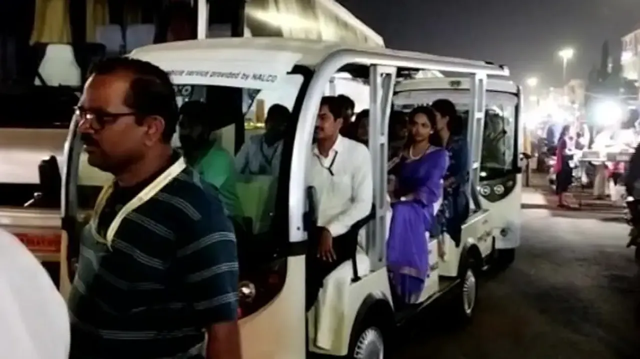 Divyangs, elderly deprived of Jagannath darshan as e-vehicles carry IAS probationers