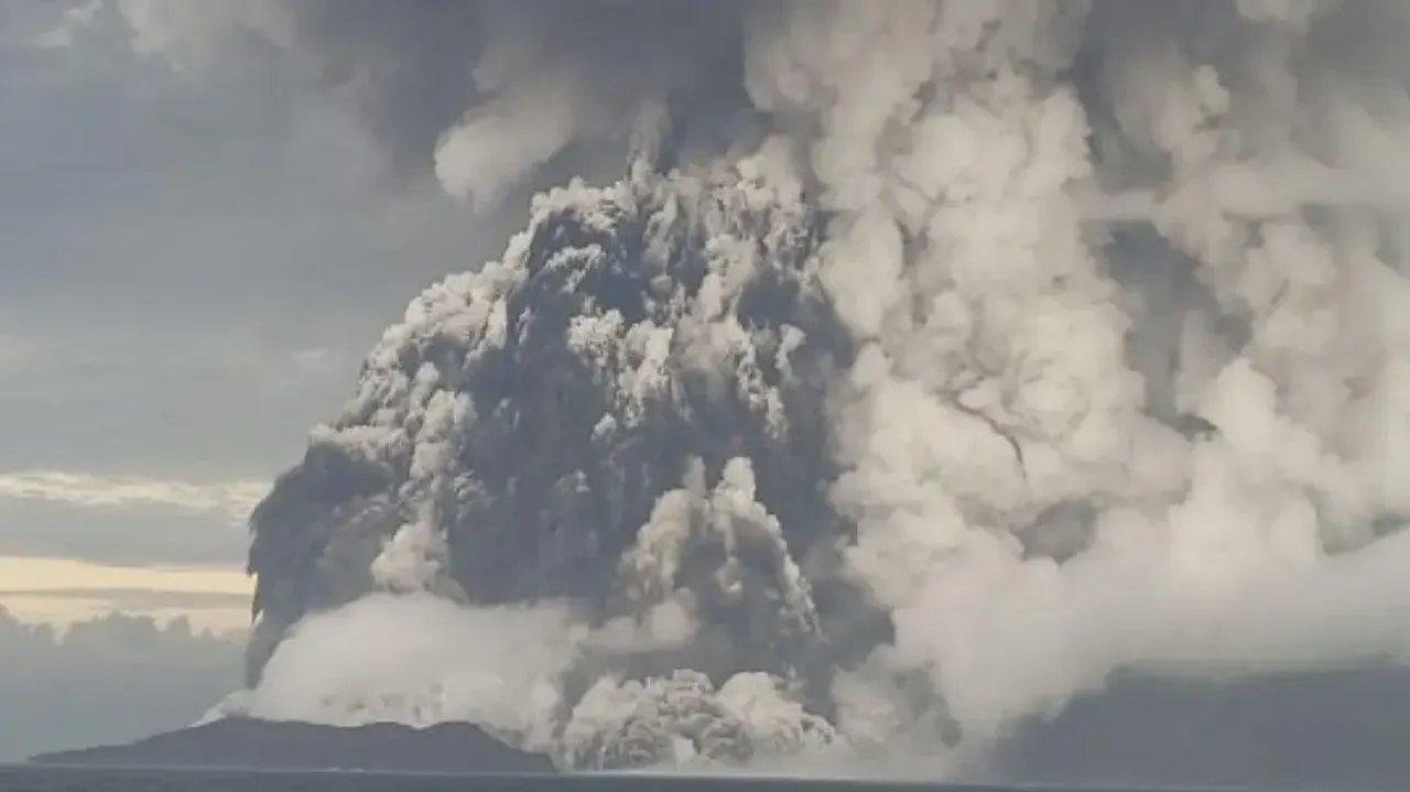 Philippines raises alert level of volcano