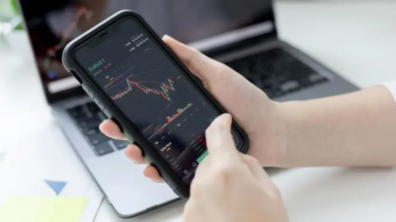 Markets continue to fall for 4th day; RBI policy in focus