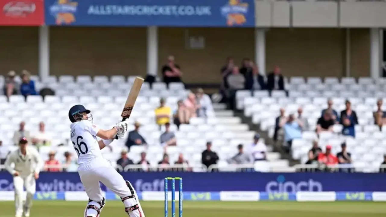 Joe Root's incredible reverse scoop sixer