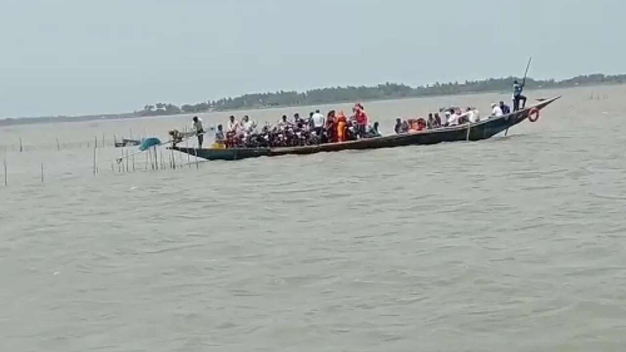 Passenger Boat In Chilika