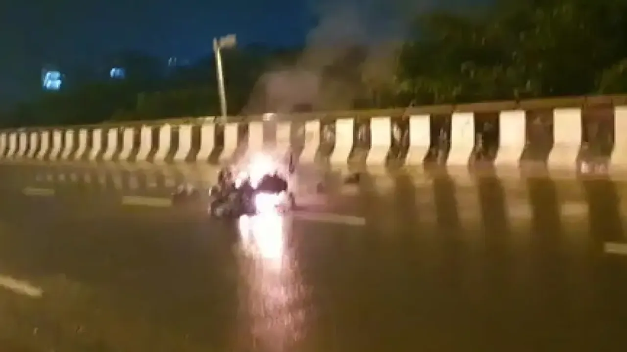 Youth Charred to death on flyover