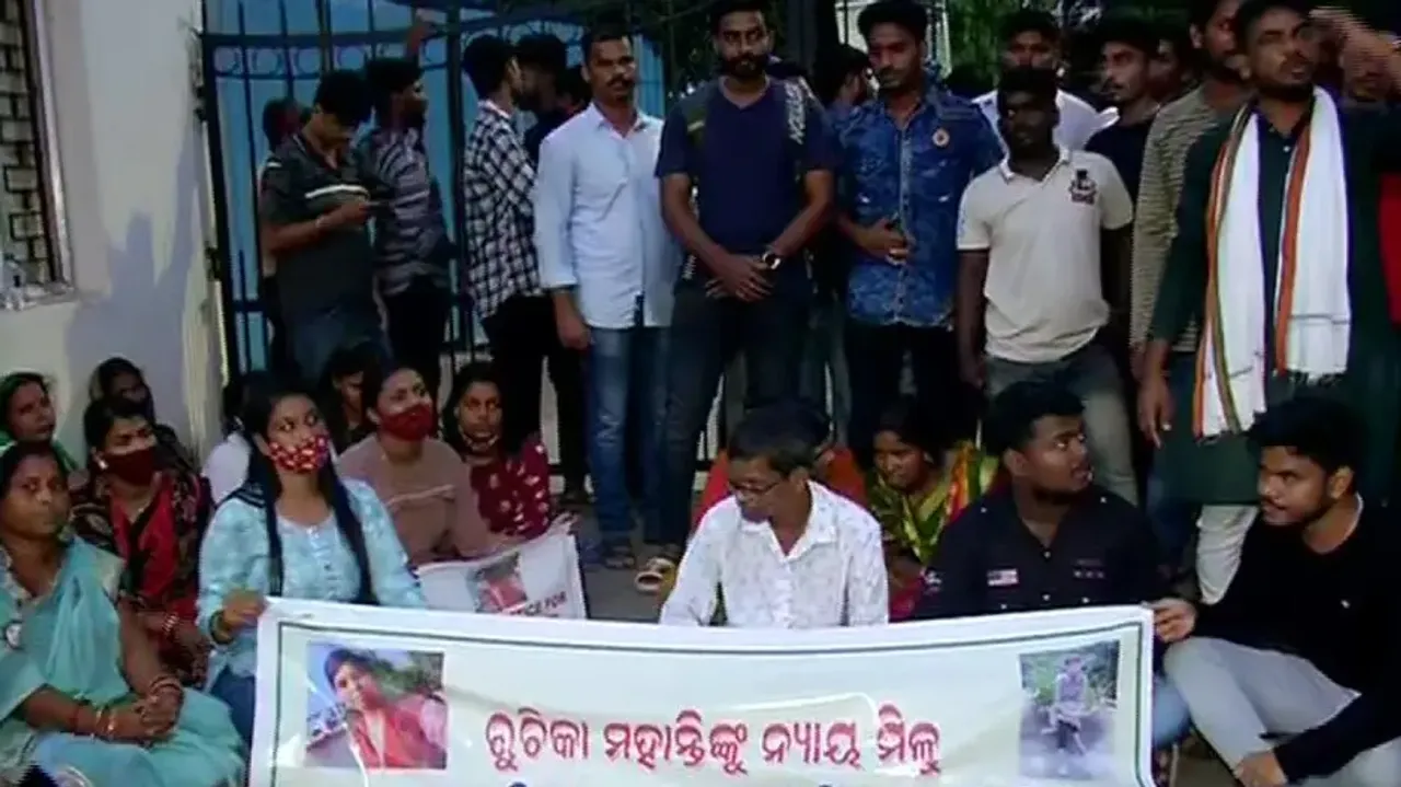 BJB college girl student’s death: Parents of deceased demand CBI enquiry