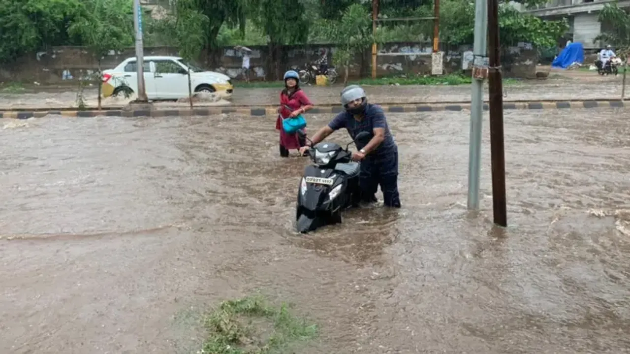 Rain batters Mumbai, Odisha
