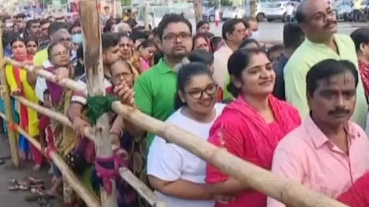Devotees flay decision to bar devotees from Sandhya Darshan