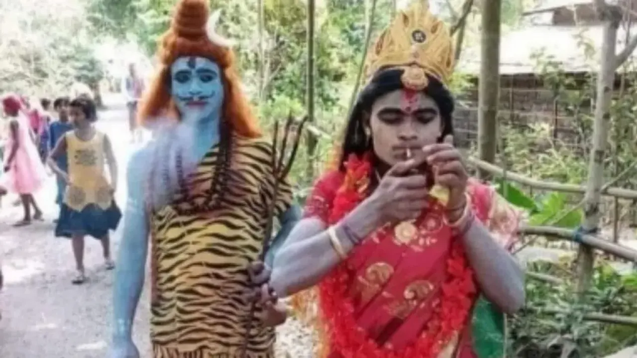 People Dressed As 'Lord Shiva', 'Parvati' Smoking