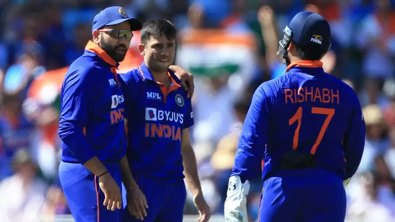 Malan, Livingstone fire England to 215/7