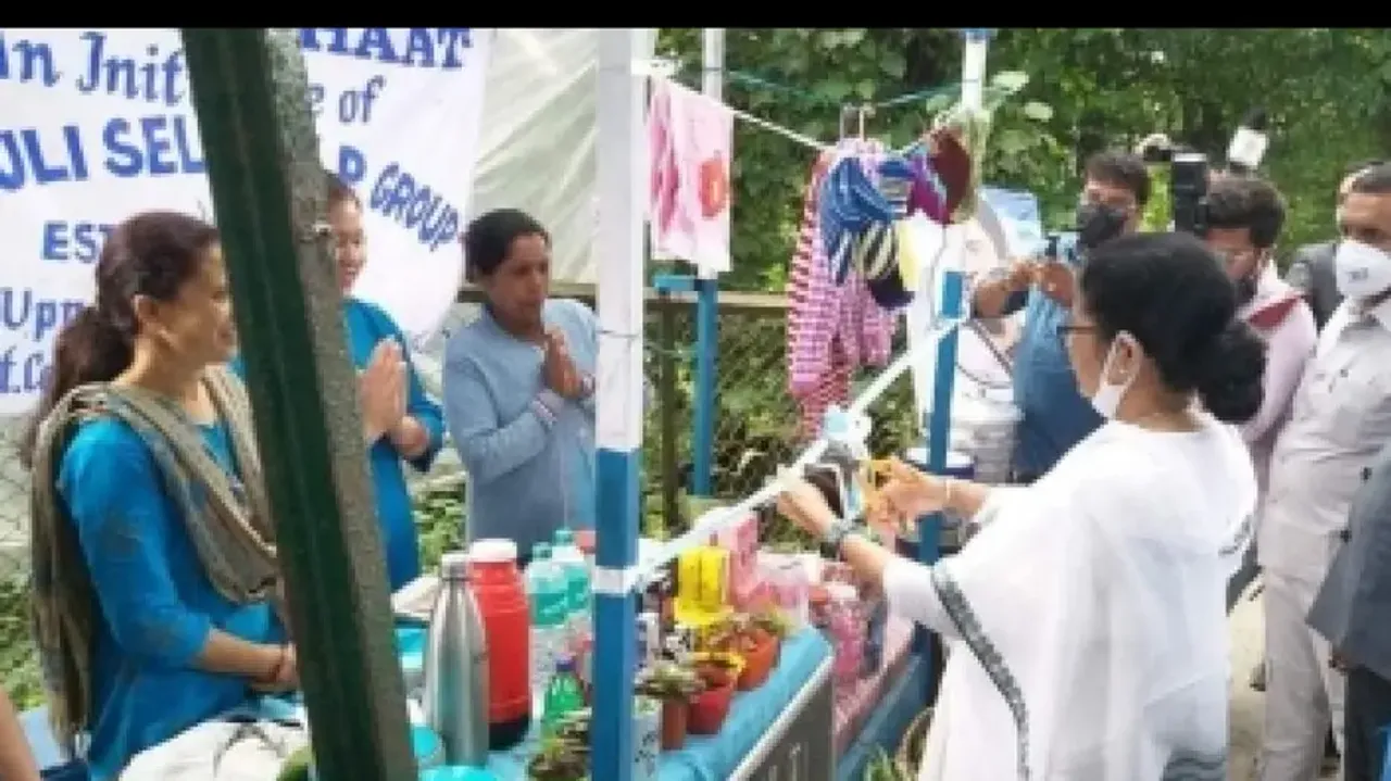 Mamata Banerjee serves Golgappa to children