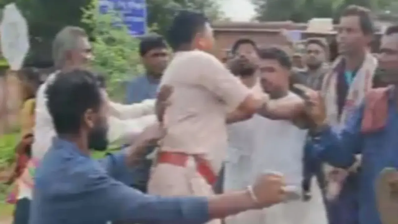 Mob attack Dabugaon IIC in Nabarangpur