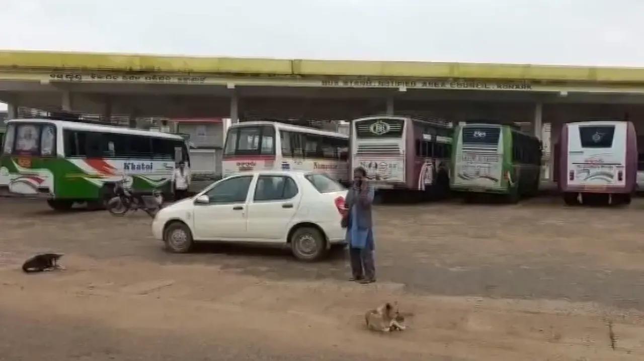Mo Buses, private buses on Bhubaneswar-Konark route stay off roads, commuters at wits’ end   