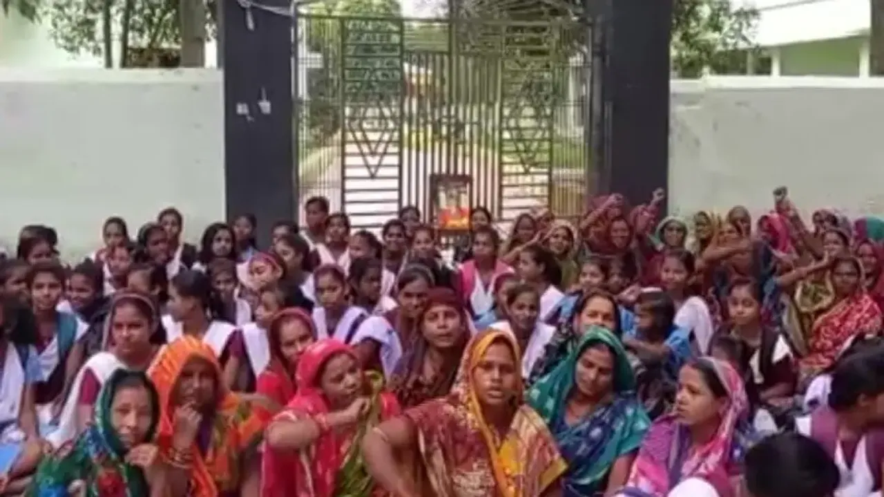 Misbehaviour slur on teacher: Students, parents lock school gate, hold protest in Kendrapara 