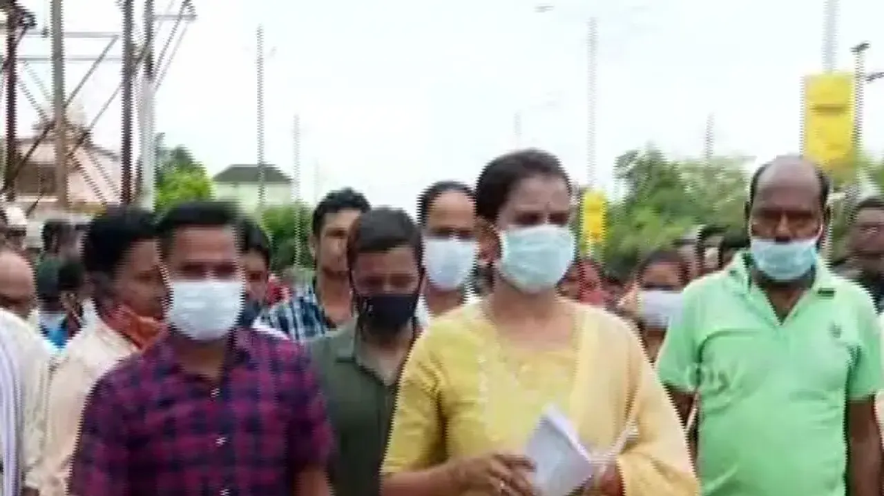 Sarua Sarpanch with her supporters