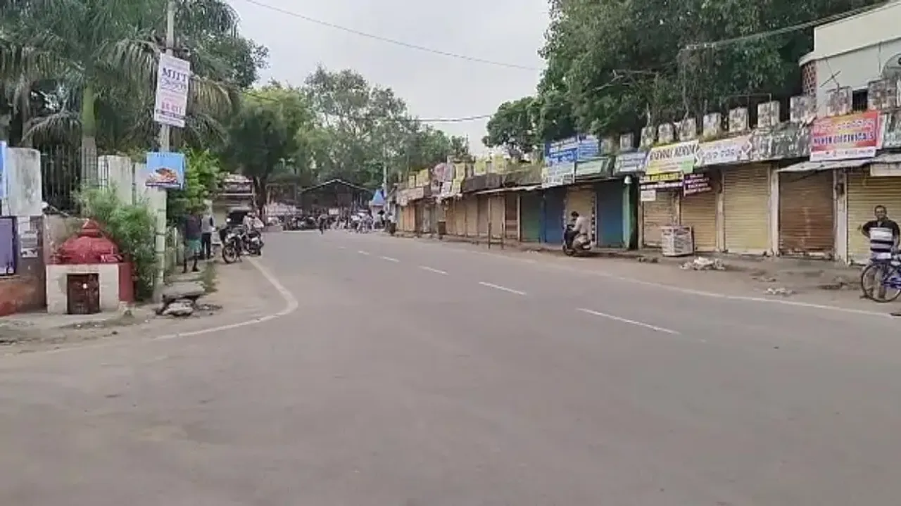 Dawn to dusk bandh over student’s death brings normal life to standstill in Bargarh 